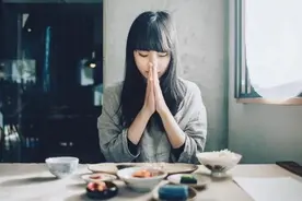我与性感邻居的故事图片