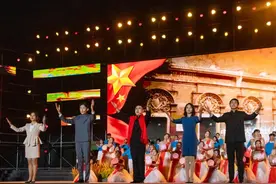 奋斗正青春“秋月海棠”主题迎新晚会在乐山师范学院北校区举行图片
