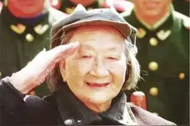 女红军长征与丈夫分开，不料一别竟47年，再见时丈夫已成大人物图片
