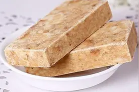 都说军用压缩饼干非常抗饿，是真的吗？把它放水中煮半小时就懂了图片