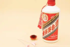 茅台酒上的“红飘带”，并不是装饰品，只是很少有人知道怎么用？图片