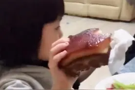 两个娃，一个天天吃牛肉，一个只吃猪肉，长大后2人差距太明显图片