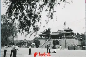 济南记忆：大明湖畔北极阁图片