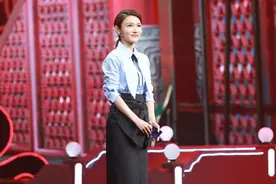央视主持人龙洋播报新闻效果一般，“整容脸”明显，观众不认可图片