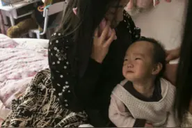 实拍80后单亲妈妈的夜场生活，开宝马上班但生活很心酸图片