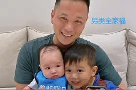 胡杏儿丈夫晒“另类全家福”，三宝头发有点秃，被夸“聪明绝顶”图片