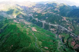 我国第一条国际高速路，20小时穿越3国，已成跨国自驾游首选线路图片