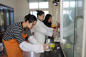 致敬了不起的她！桂林市临桂区3名年轻姑娘捧回一项国家专利，两代女地质队员接力“玩土”撑起了一个实验室图片