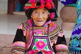 永仁最美百岁赛装老人图片