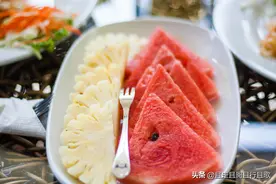 我当然不会试图摘月，我要月亮奔我而来。——奥黛丽赫本图片
