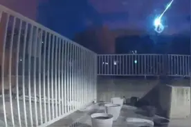 惊！加拿大天现奇像，巨大火球咆哮飞过，神秘闪光划破夜空吓断魂图片