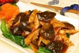 美食优选：冬笋烧蘑菇、香煎鱼排、蒸粉丝丝瓜、芦笋木耳炒鸡蛋图片