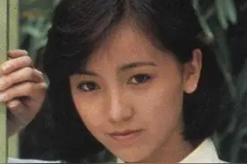 不服输的邓萃雯成功翻身，如今54岁美貌身材依旧让人羡慕图片