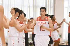广东4国手有2个是水货？徐杰、任骏飞该被淘汰？杜锋拒绝退让图片