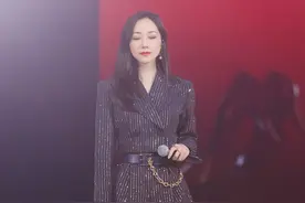韩雪的“镶钻袜子”火了，价值超过1w，不愧是娱乐圈的公主图片