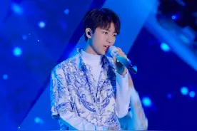 湖南卫视跨年演唱会，王俊凯变身“青花瓷”，一曲《流星》让人醉图片