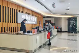 郫都区图书馆清明节期间有序恢复开放，体验疫情期间借书还书图片