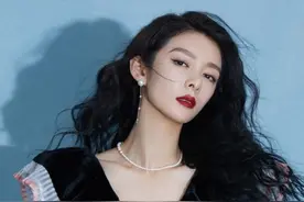 港风美女：傅菁，波浪卷黑发，眼波脉脉含情，有被撩到 ​图片