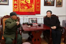 河南老兵回乡务农，被讥讽当兵没用，省领导下乡才知他是特等功臣图片
