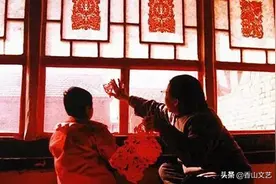 小时候，春节家家难过，父亲捡块牛皮给我们当肉吃图片