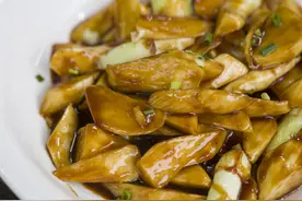 鲜脆的油焖茭白，浓油香甜超下饭，10分钟就能做好的美味家常菜图片