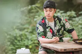 去当写生模特，陈赫却一人独得宠爱，鹿晗被画手放弃要怪他自己？图片