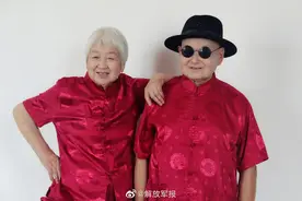 老兵迟到半个世纪的婚纱照 一起祝福他们的革命爱情图片