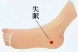 敲脚跟100下，轻松拥有好睡眠图片