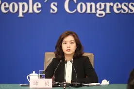 气场吊打美国，靠实力 火上热搜，这个中国女人不简单图片