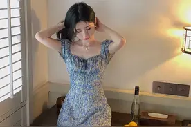 法式方领泡泡袖碎花连衣裙图片