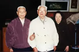 战士随口问了一句话，帮司令员找到了两位失散十八年的亲人图片