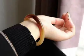 女人一生一定要有个玉镯子，不一定要选翡翠，这3种材质颜值超高图片