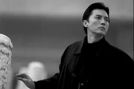 亚洲第一美男在故宫的刷屏照，是这个大爷拍的图片