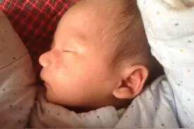 宝宝肚里若长“蛔虫”，身体会有这四个表现，父母要留心观察图片