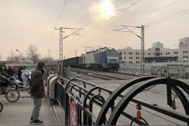 北京化工路改扩建后即将通车，垡头道口结束“汽车等火车”历史图片