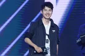 刘昊然的运动风穿搭，是让人心动的帅气学弟模样了图片