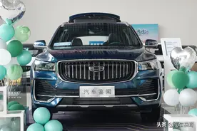 搭载2.0T动力 轴距超过两米八 这辆大五座SUV顶配还不到19万图片