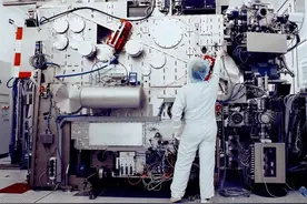 荷兰终于解除禁令，卖给中国光刻机了，因为中国自己现在能造了图片