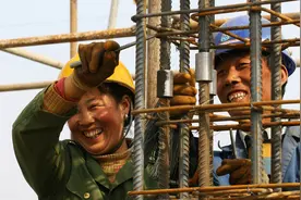 河南父母花28万给儿子建别墅，儿子却说：不住，给我100万买楼房图片