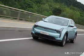 智能配置丰富 试驾哪吒U 520 U享版图片