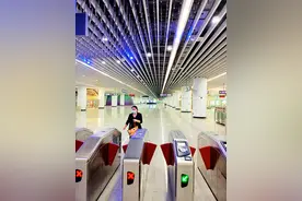 原来如此｜致敬广州·一个人的地铁图片