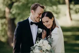 高中毕业当收银员，未婚生女，34岁成世界最年轻女总理，太厉害了图片