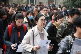 中小学的正高级教师是什么概念？待遇与正县级公务员相当吗？图片