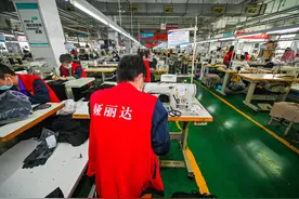 联手缔造财富神话！揭秘郑州西四环“服装商业王国”：这些知名企业在政府感召下结束城中村的租客生涯图片