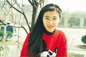 李嘉欣为什么被称为历届最美港姐，看看她家人的照片就明白了图片