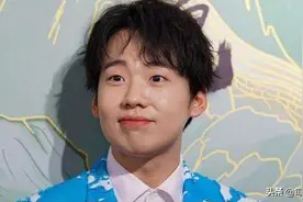 爆笑相声：岳云鹏向郭麒麟请教问题，鞠躬三次，郭德纲被逗笑图片