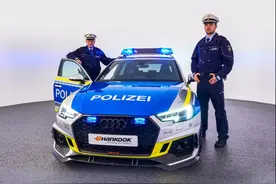 2021年别飙车，这些刚装备的警车又帅又有性能图片