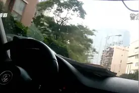 接哥哥放学“巧遇”弟弟 这样的误会别有下一次图片