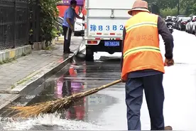 开封示范区城管局“雨后活动”环卫进行中图片