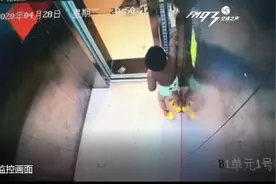 视频曝光！9岁男孩独自走进电梯，紧接着可怕的一幕发生了……图片